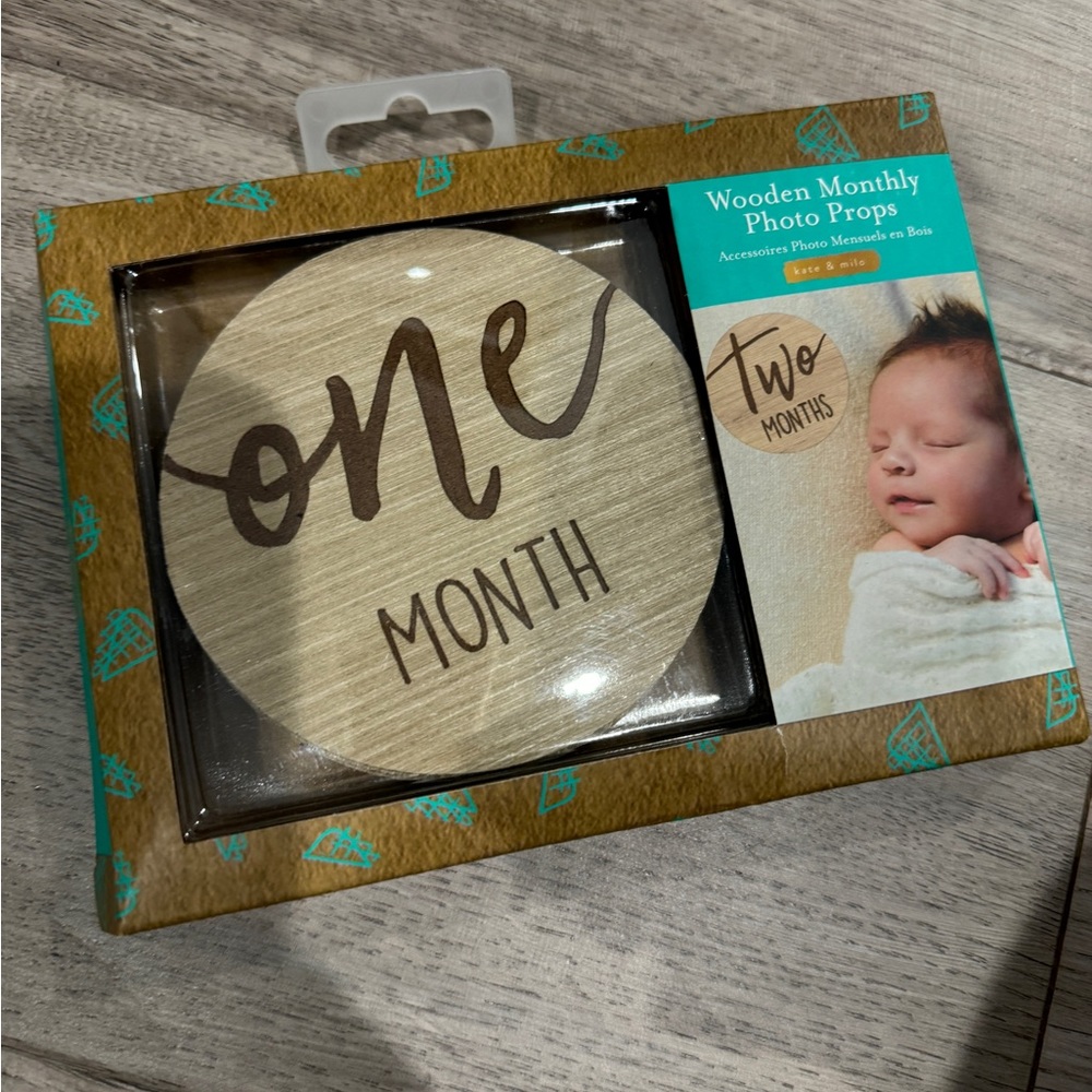 Baby wooden monthly signs for pictures brand new